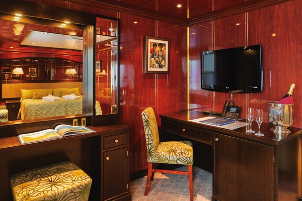 APT Travelmarvel MS Caledonian Sky Premium Suite 1.jpg